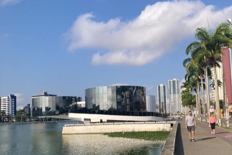 Museu dos 3 pandeiros - Museu de Arte Popular da Paraíba (MAPP), idealizado por Oscar Niemeyer. Foto minha.